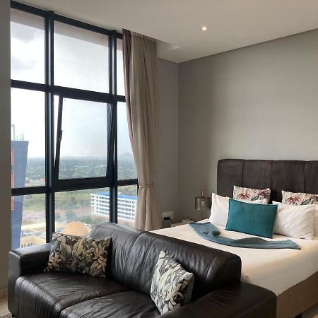Urban Awe Apartment- Itowers 18Th Floor Габороне Екстериор снимка