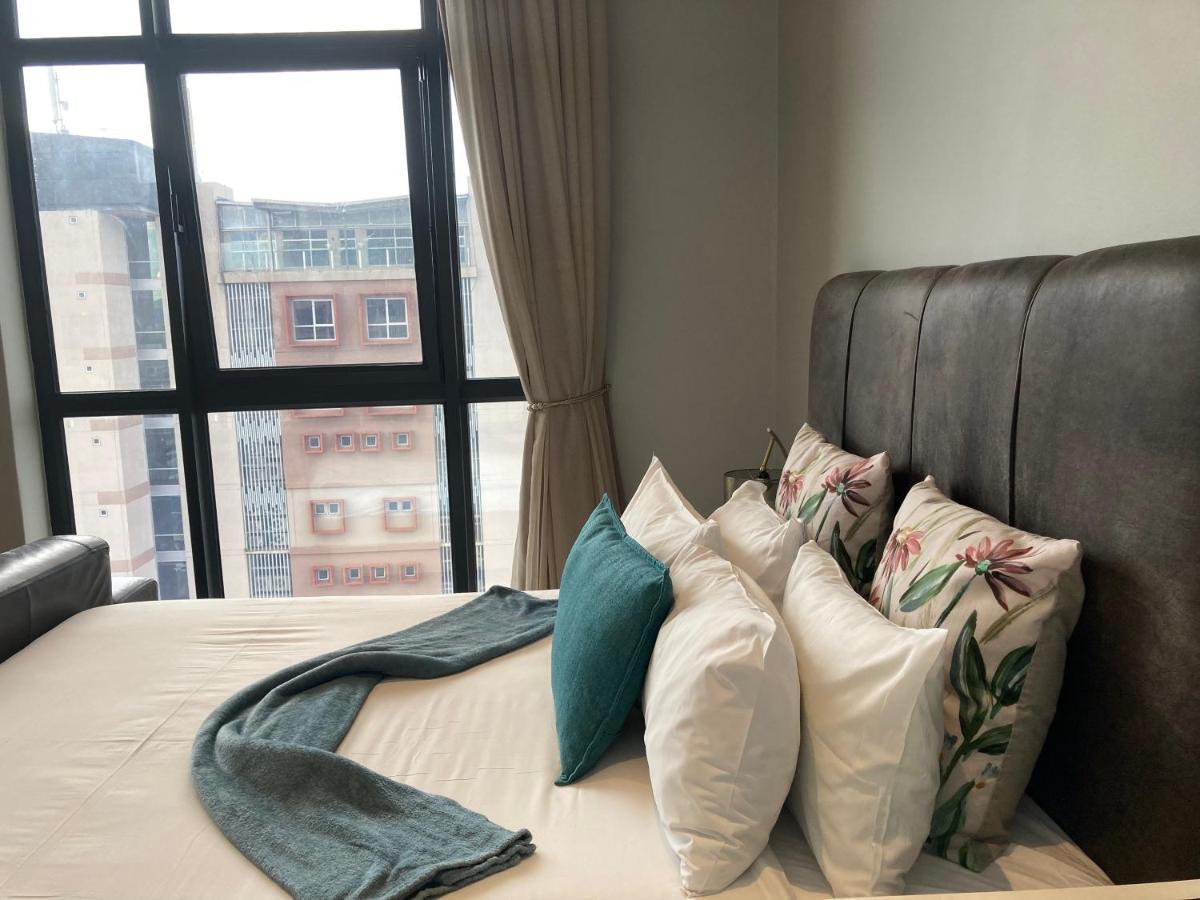 Urban Awe Apartment- Itowers 18Th Floor Габороне Екстериор снимка