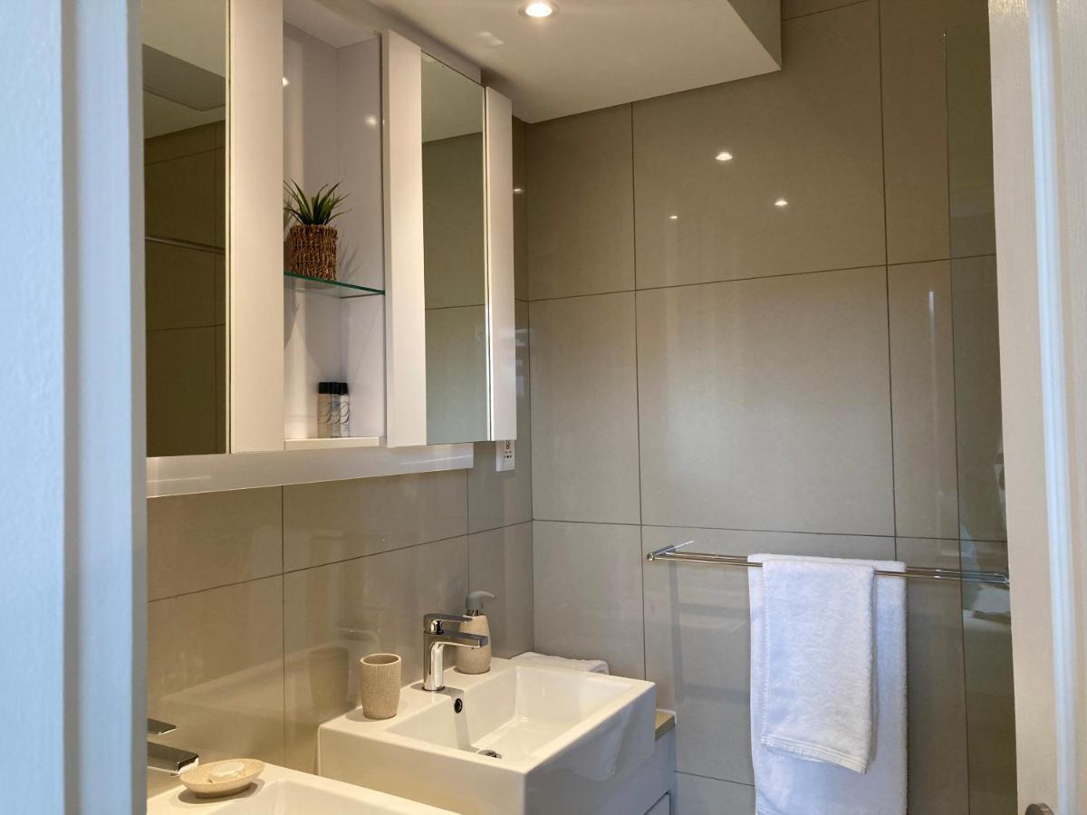 Urban Awe Apartment- Itowers 18Th Floor Габороне Екстериор снимка