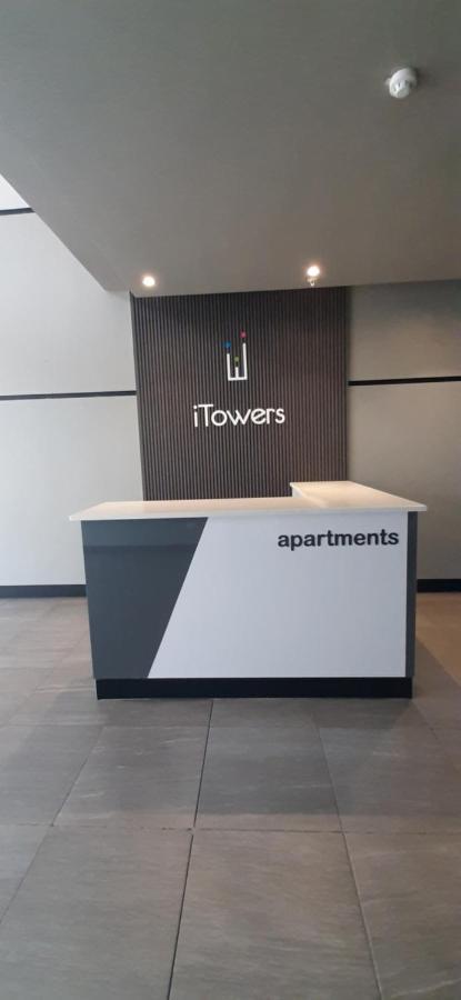 Urban Awe Apartment- Itowers 18Th Floor Габороне Екстериор снимка
