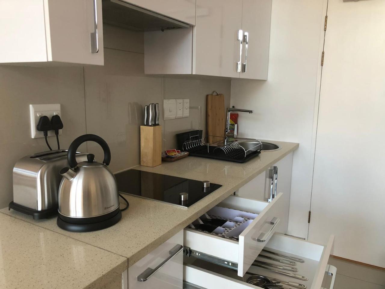 Urban Awe Apartment- Itowers 18Th Floor Габороне Екстериор снимка
